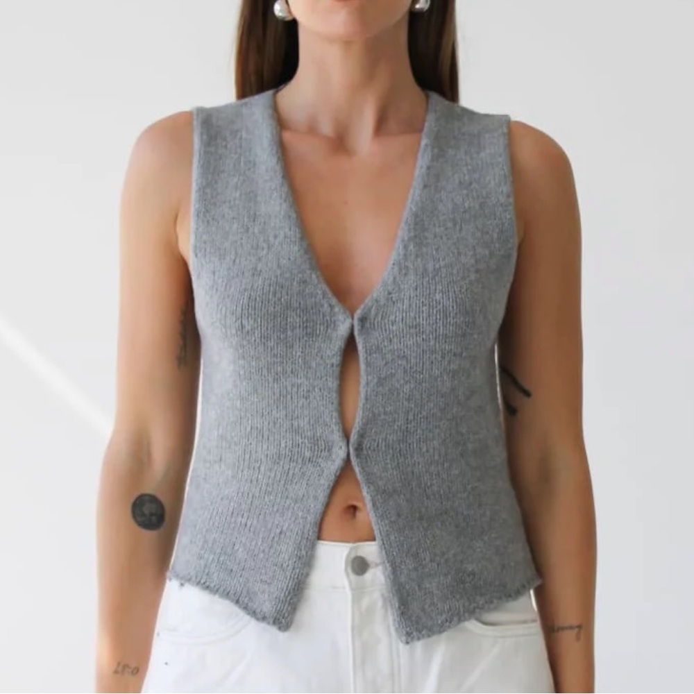 Rumored Prince Street Top Grey sweater vest small